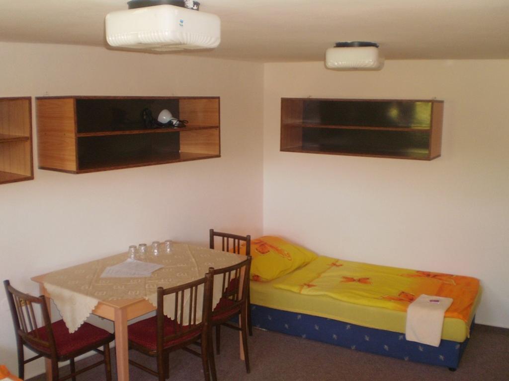 Hotel Pod Skalou Pisek  Bagian luar foto