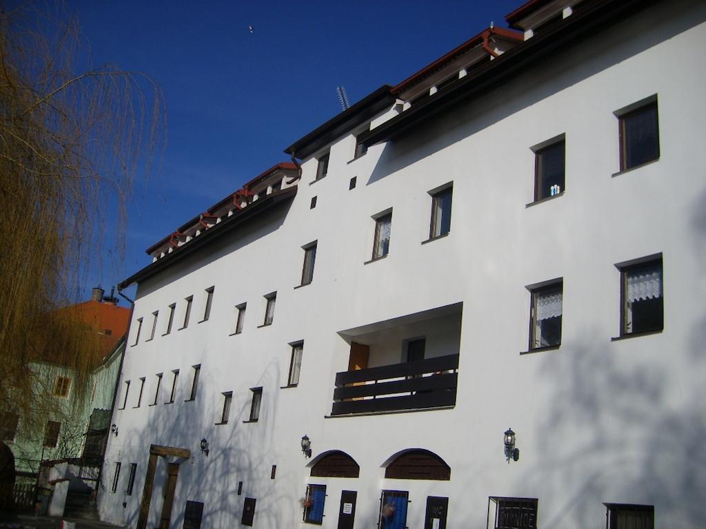 Hotel Pod Skalou Pisek  Bagian luar foto