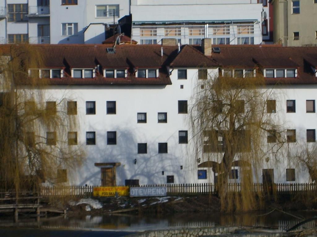 Hotel Pod Skalou Pisek  Bagian luar foto
